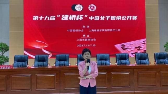 美女撒尿全过程